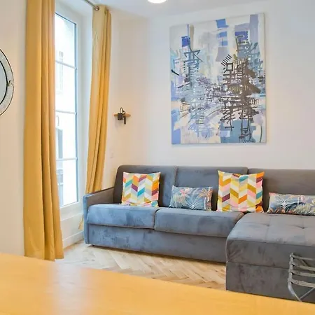 Zoe - Design 2br Mouffetard Apartment Paris