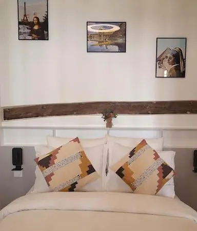 Zoe - Design 2br Mouffetard Apartment *