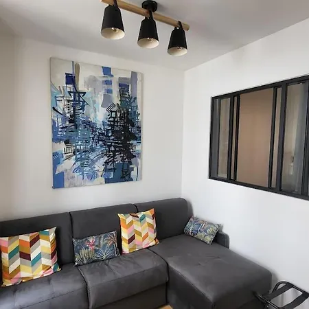 Zoe - Design 2br Mouffetard Apartment Paris