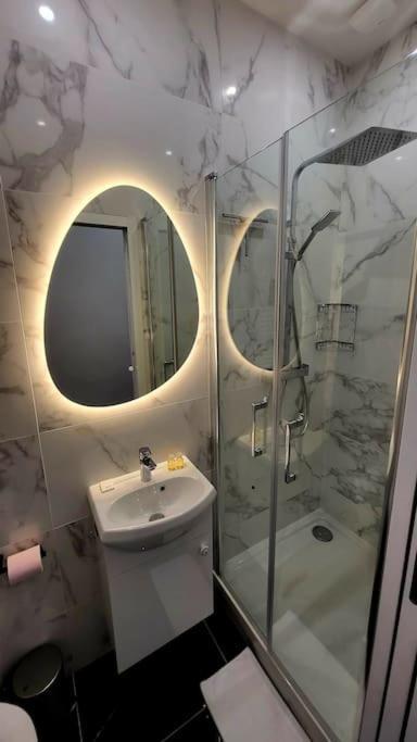 Fully Renovated Historic In Heart Mouffetard * Parigi